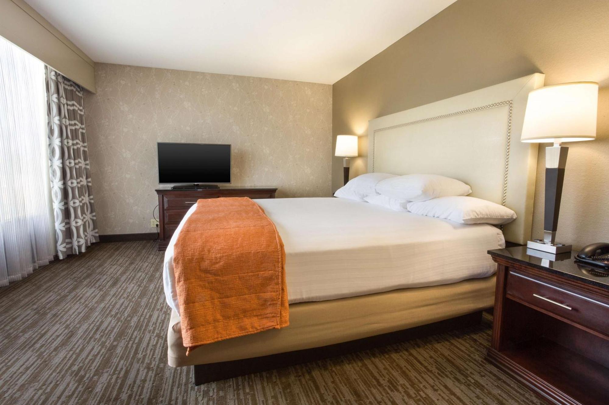 Hotel Drury & Greensboro